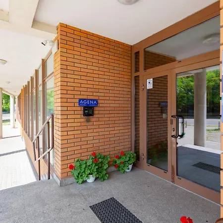 Cozy With Balcony By Renters דירה