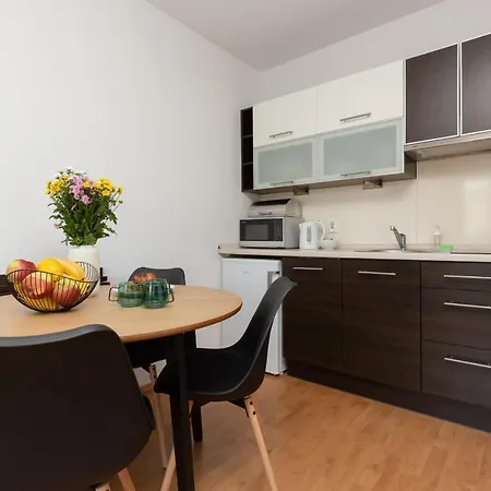 Cozy With Balcony By Renters Warsaw