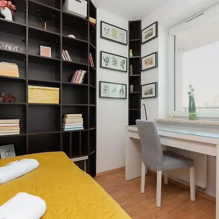 Apartmán Cozy With Balcony By Renters *