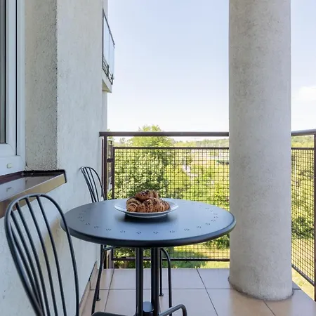 Apartment Cozy With Balcony By Renters