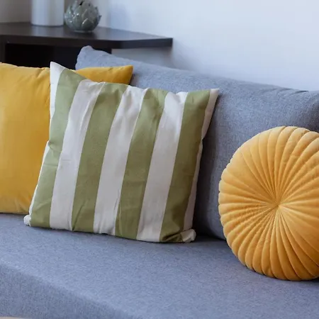 Cozy With Balcony By Renters Apartmán