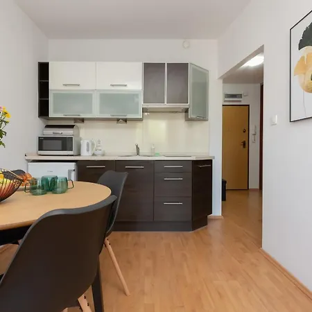 Cozy With Balcony By Renters