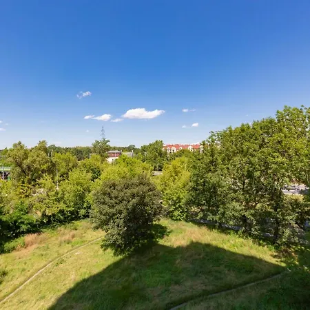 Apartmán Cozy With Balcony By Renters