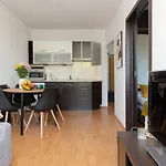 Cozy With Balcony By Renters * Varşova