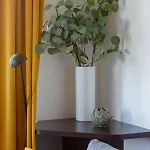 Cozy With Balcony By Renters Varşova