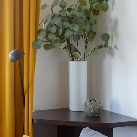 Cozy With Balcony By Renters 华沙